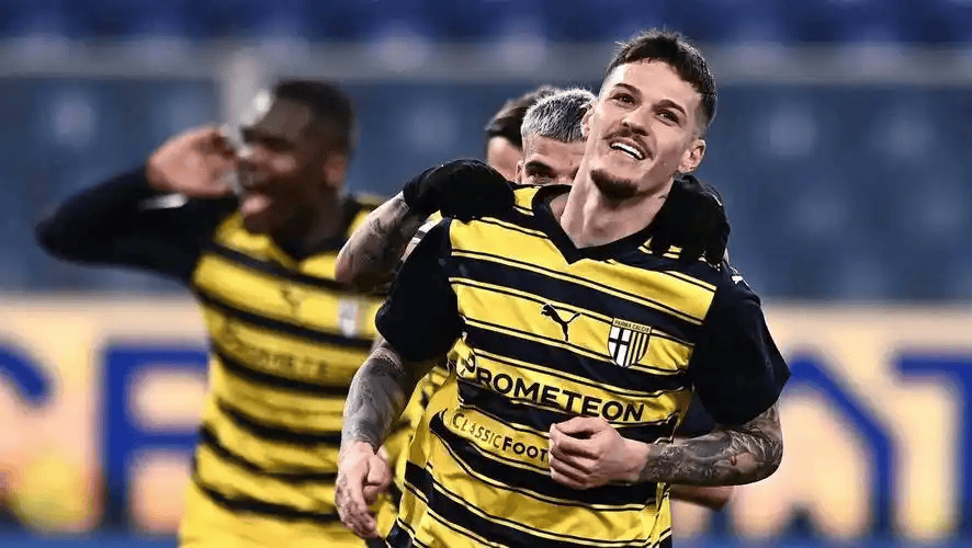 意甲焦点战:国际米兰客场破局 帕尔马主场难挡蓝黑锋芒